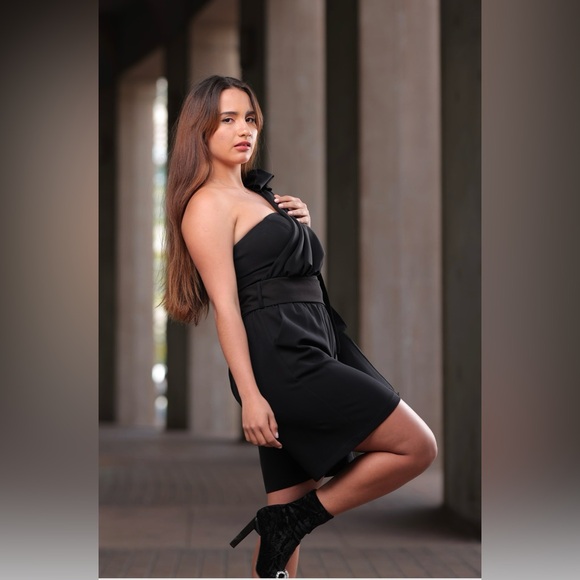 Elegant Black Strapless Dress - Picture 1 of 3